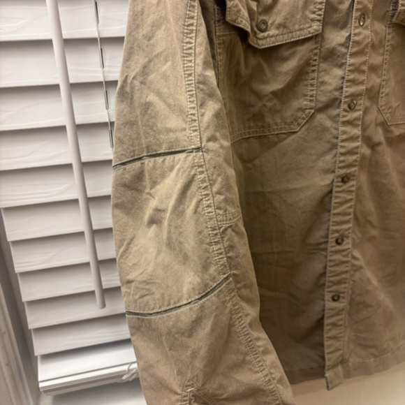 Men's Kuhl Button Down Shirt Size Small - Picture 3 of 7